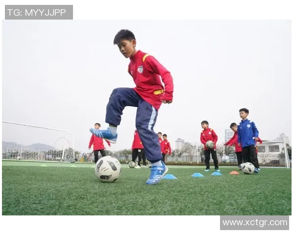 提升足球技术的关键在于脚下功夫的全面训练与实践